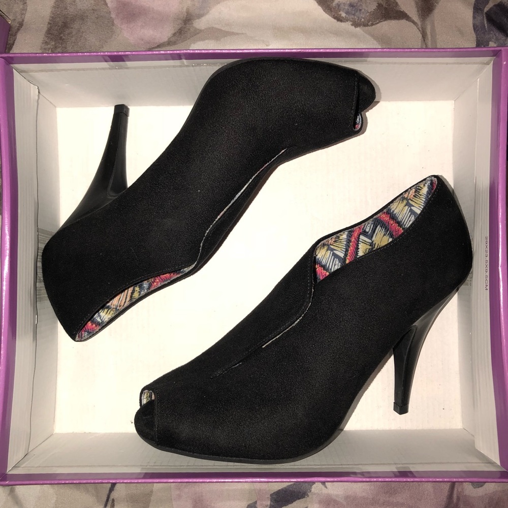 Christian Siriano Suede Heels